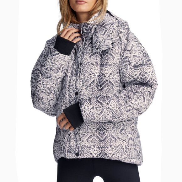 ❤️NWOT Varley Highland Puff Jacket Contrast Snake Size Large - Picture 3 of 11